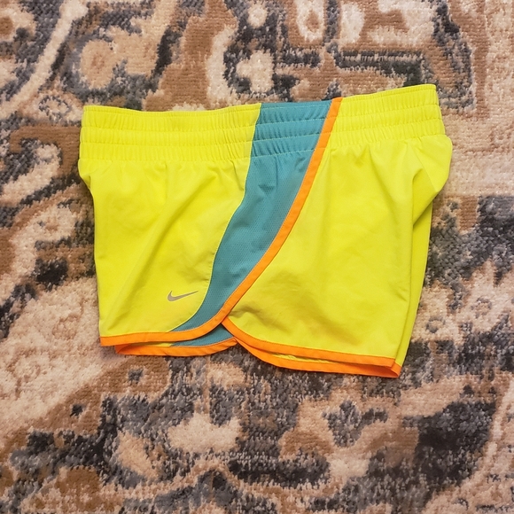 Nike dri-fit shorts women's medium like new - Picture 3 of 4